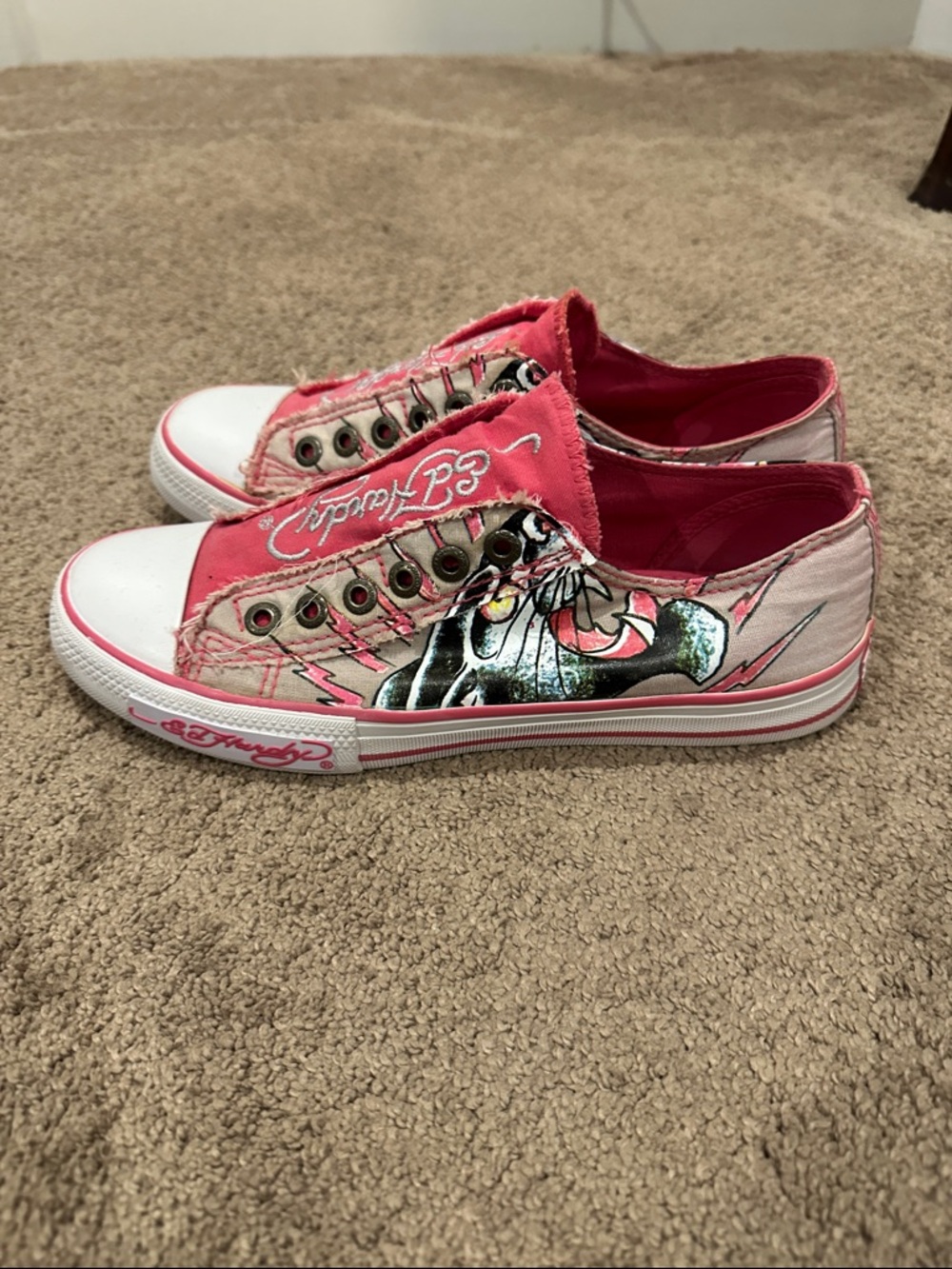 Ed Hardy Pink and White Tattoo-Graphic Low-Top Sneakers